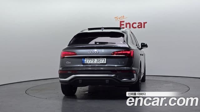 Audi Q5 2021 — Фото 4/20