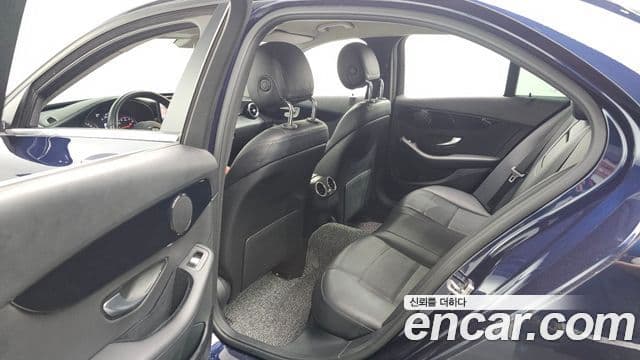 Mercedes-Benz C-Class 2019 — Şəkil 18/20