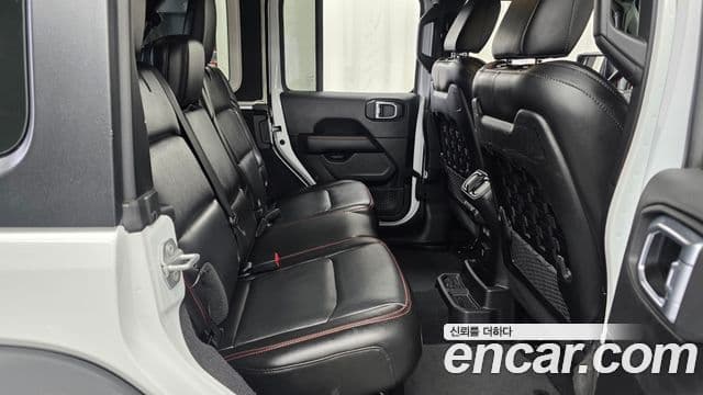 Jeep Wrangler 2020 — фото 11 из 20