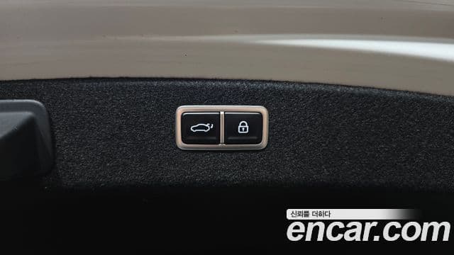 Genesis Electrified G80 2022 — ფოტო 17/20