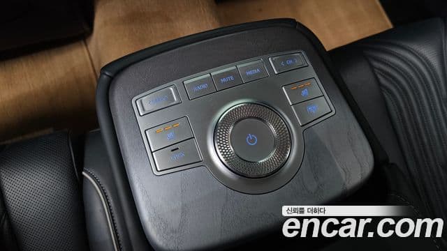 Genesis Electrified G80 2022 — ფოტო 19/20