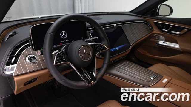 Mercedes-Benz E-Class 2026 — Фото 16/19