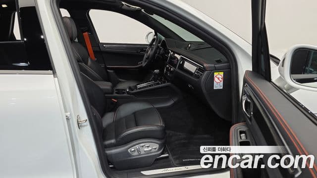 Porsche Macan 2023 — Şəkil 11/20