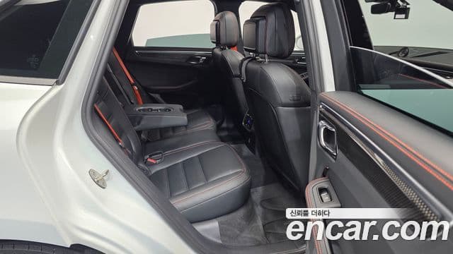 Porsche Macan 2023 — Şəkil 12/20