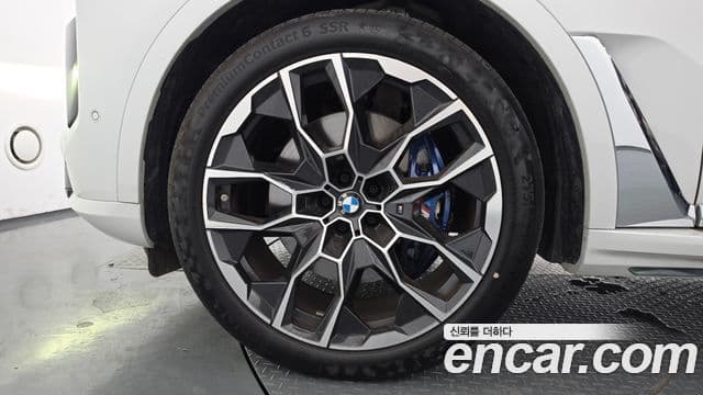 BMW X7 2025 — Photo 19/37