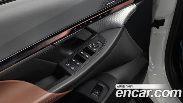 BMW 5 Series 2023 — Photo 29/35