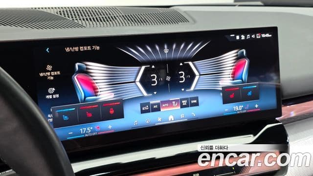 BMW 5 Series 2023 — Photo 18/35