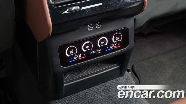 BMW 5 Series 2023 — Photo 12/35
