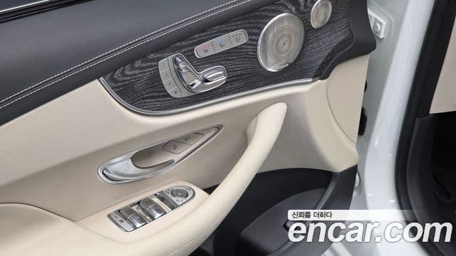 Mercedes-Benz E-Class 2021 — фото 16 из 20
