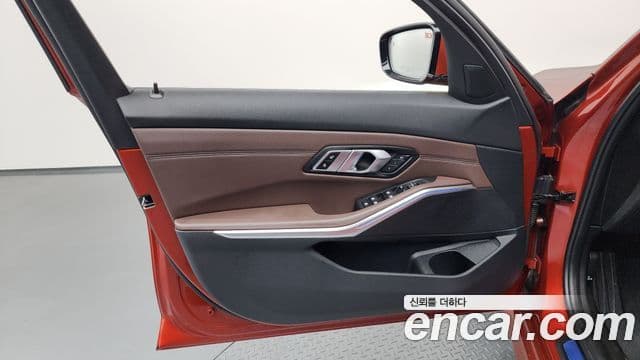 BMW 3 Series 2020 — ფოტო 25/36