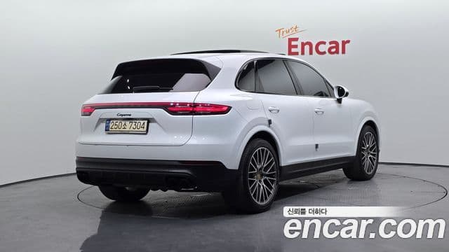 Porsche Cayenne 2023 — Photo 33/36