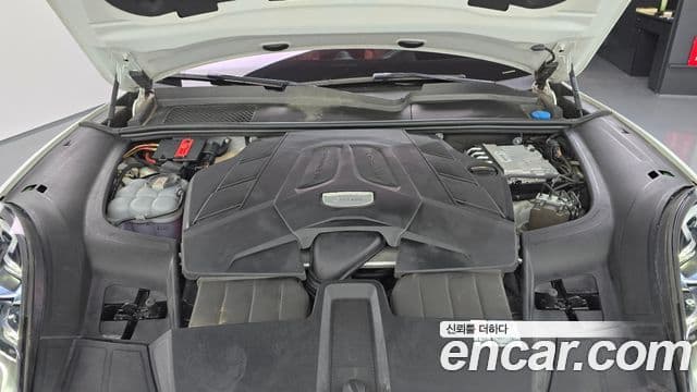 Porsche Cayenne 2023 — Photo 1/36