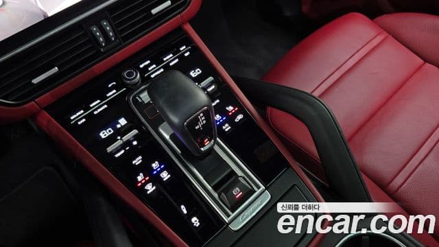 Porsche Cayenne 2023 — Photo 31/36