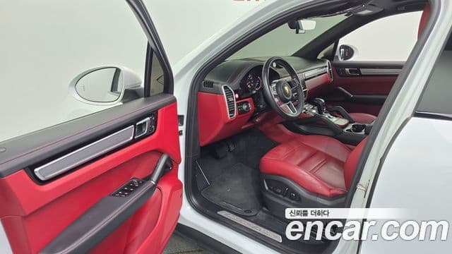Porsche Cayenne 2023 — Photo 25/36