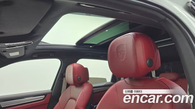 Porsche Cayenne 2023 — Photo 14/36