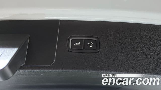 Porsche Cayenne 2023 — Photo 8/36