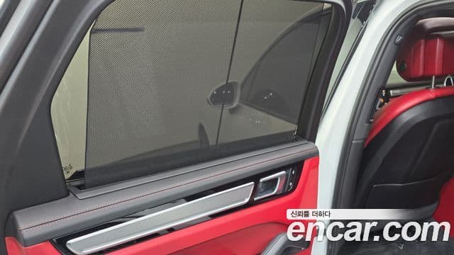 Porsche Cayenne 2023 — Photo 12/36