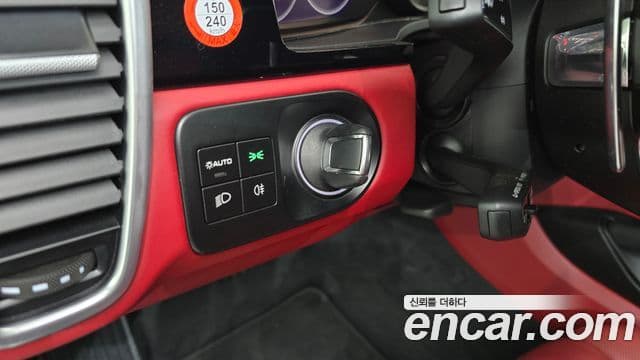 Porsche Cayenne 2023 — Photo 34/36