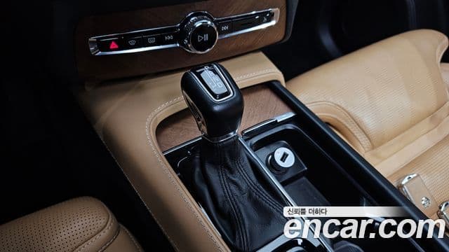 Volvo XC90 2019 — Şəkil 8/20
