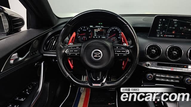 Kia Stinger 2018 — фото 12 из 20