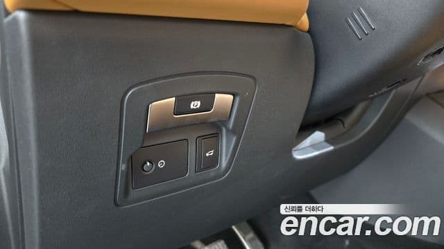 Land Rover Range Rover Velar 2020 — ფოტო 15/20