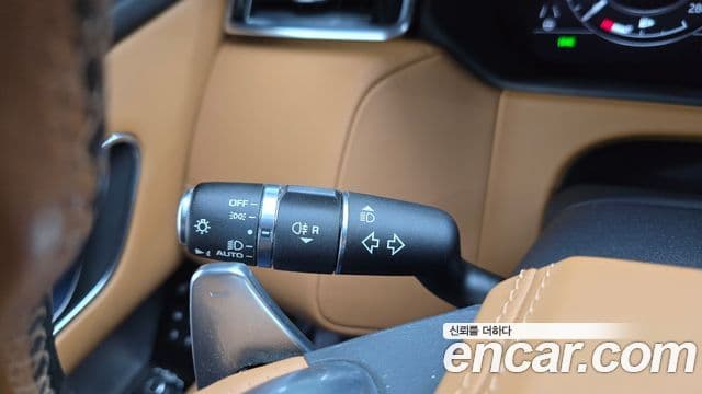 Land Rover Range Rover Velar 2020 — ფოტო 16/20