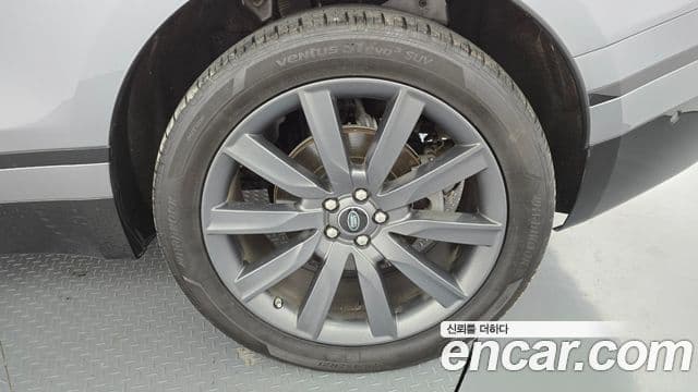 Land Rover Range Rover Velar 2020 — Photo 21/30