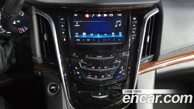 Cadillac Escalade 2018 — Şəkil 14/20