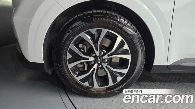 Kia Carnival 2023 — Фото 5/20