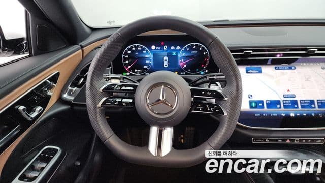 Mercedes-Benz E-Class 2025 — Фото 15/20