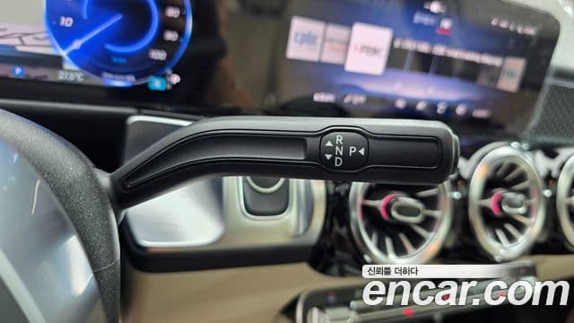 Mercedes-Benz EQB 2025 — ფოტო 9/16