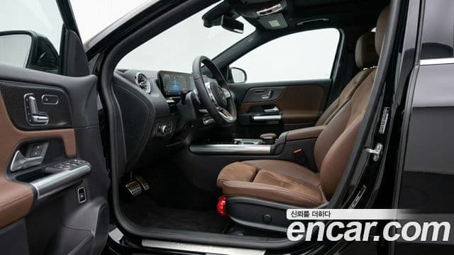 Mercedes-Benz GLA-Class 2025 — Şəkil 8/12