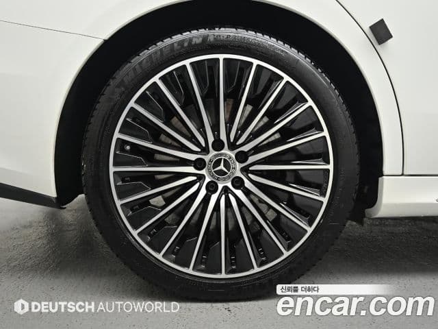 Mercedes-Benz E-Class 2024 — ფოტო 4/20