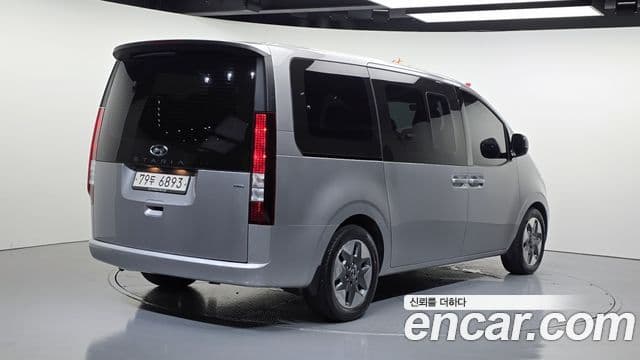 Hyundai Staria 2021 — ფოტო 1/20