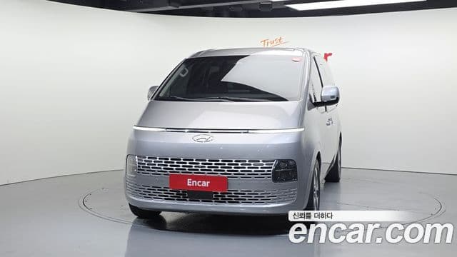 Hyundai Staria 2021 — ფოტო 2/20