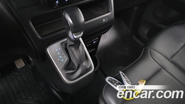 Hyundai Staria 2021 — ფოტო 8/20