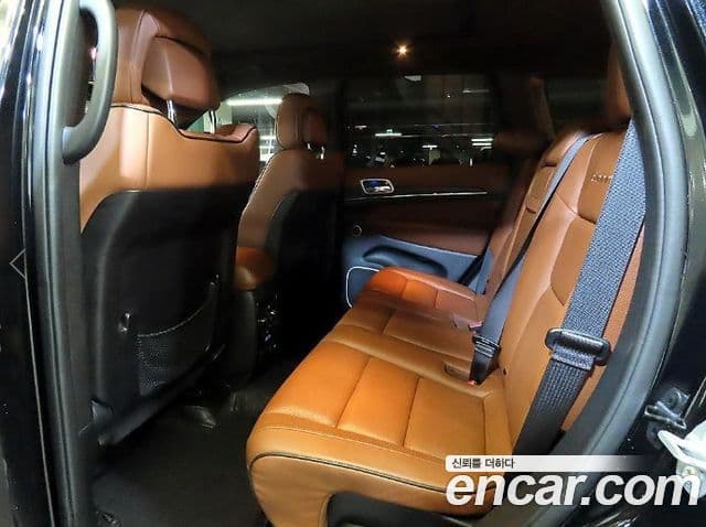 Jeep Grand Cherokee 2021 — ფოტო 7/20