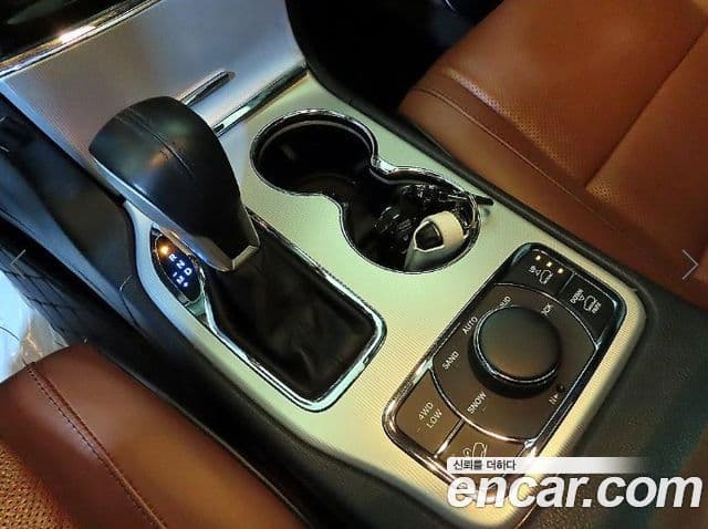 Jeep Grand Cherokee 2021 — фото 12 из 20