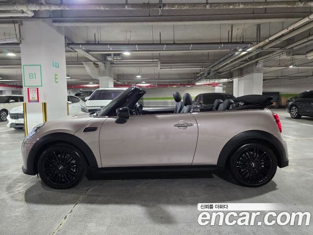 Mini Cooper Convertible 2024 — Фото 17/20
