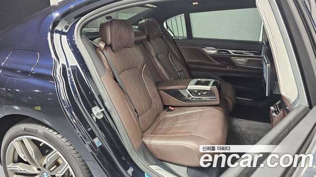 BMW 7 Series 2018 — Şəkil 11/20