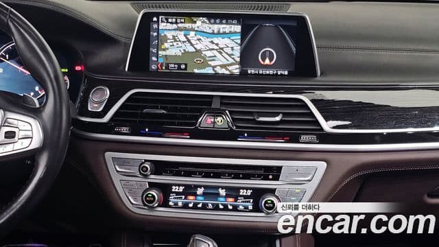 BMW 7 Series 2018 — фото 14 из 20