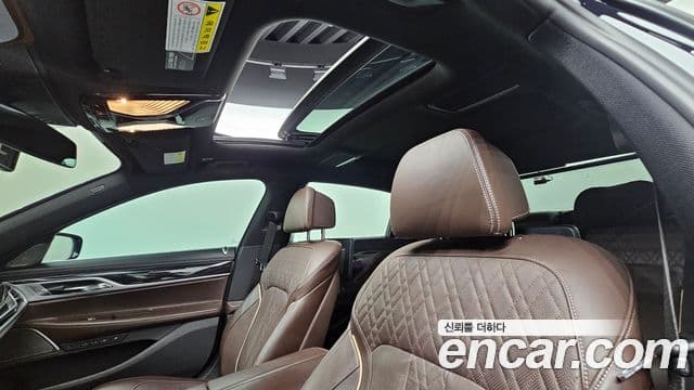 BMW 7 Series 2018 — Şəkil 18/20