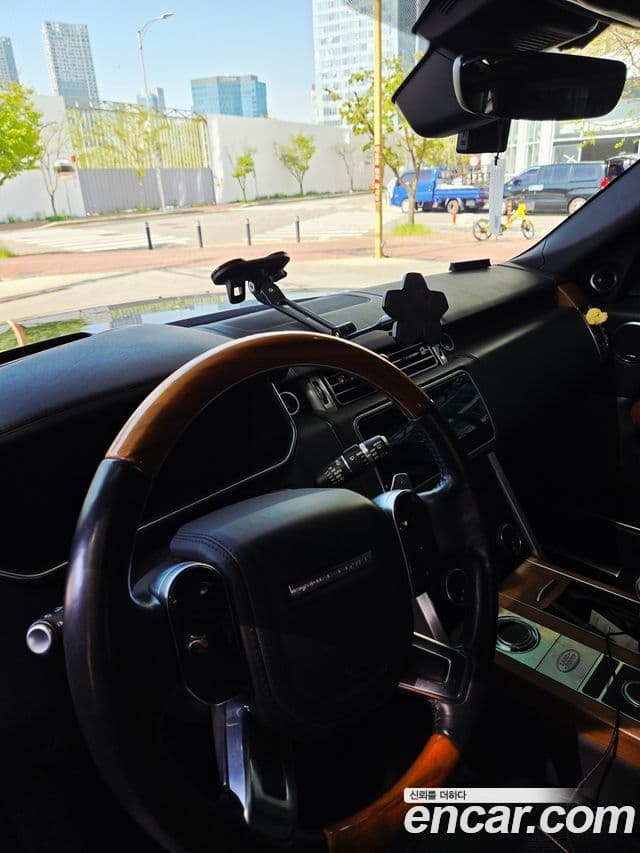 Land Rover Range Rover 2019 — Photo 8/10
