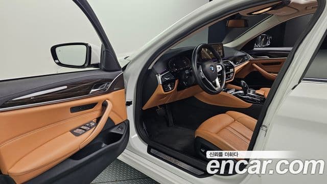 BMW 5 Series 2021 — ფოტო 10/20
