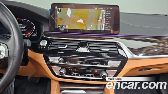 BMW 5 Series 2021 — ფოტო 12/20