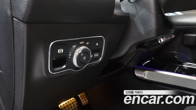 Mercedes-Benz GLB-Class 2022 — Şəkil 16/33