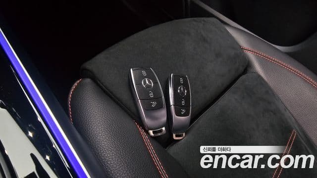 Mercedes-Benz GLB-Class 2022 — Şəkil 12/33