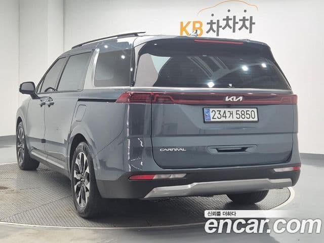 Kia Carnival 2023 — фото 1 из 19