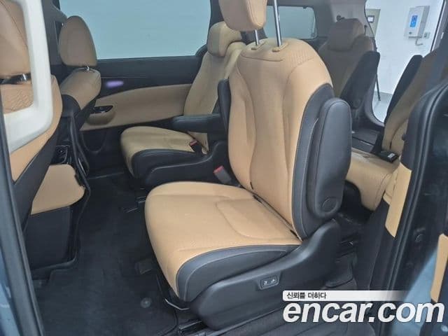 Kia Carnival 2023 — фото 11 из 19