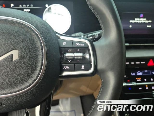 Kia Carnival 2023 — фото 15 из 19